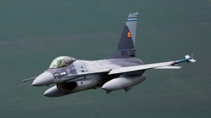 Cine sunt piloţii de pe F-16 care au doborât drona intrată în spațiul aerian al României. Șeful Armatei: „Mi-aș dori să am în toată flota aeriană oameni ca ei”