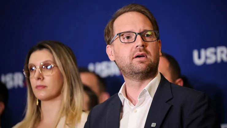 Ședință de criză la USR, după decizia CCR privind Legea integrității. Se decide soarta lui Dominic Fritz!