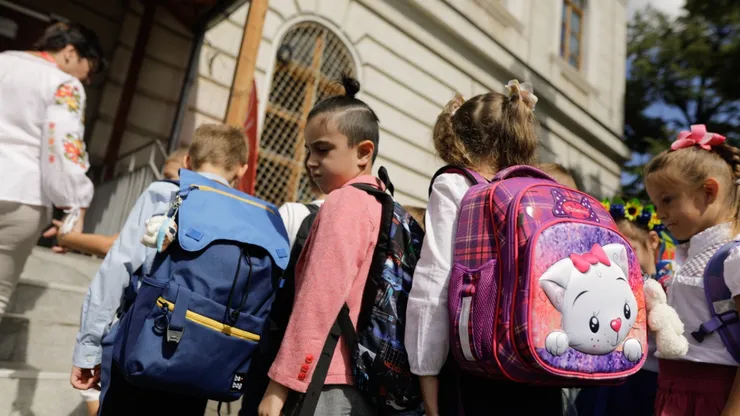 Scandal uriaș după ce Inspectoratul Școlar Cluj a cerut unităților de învățământ să ”asigure” participarea câte unei clase la o slujbă religioasă. ”Ce mizerie! Ce rușine!” DOCUMENT