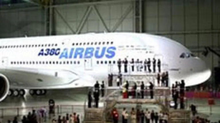 Airbus va livra luni primul exemplar al aeronavei gigant A380