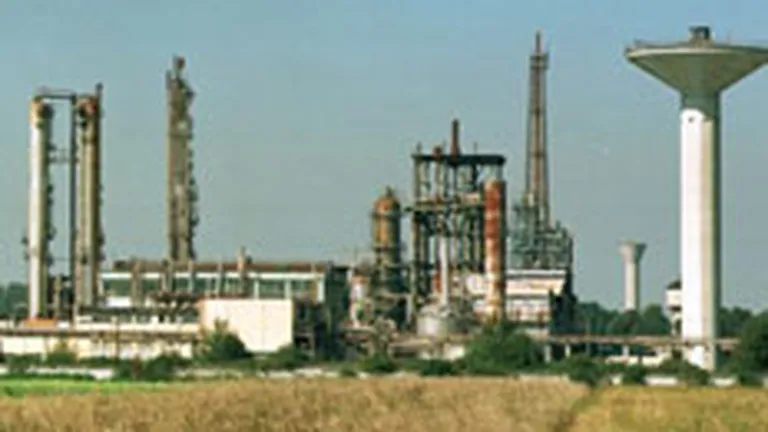 Compania petroliera din Azerbaidjan vrea sa preia Oltchim