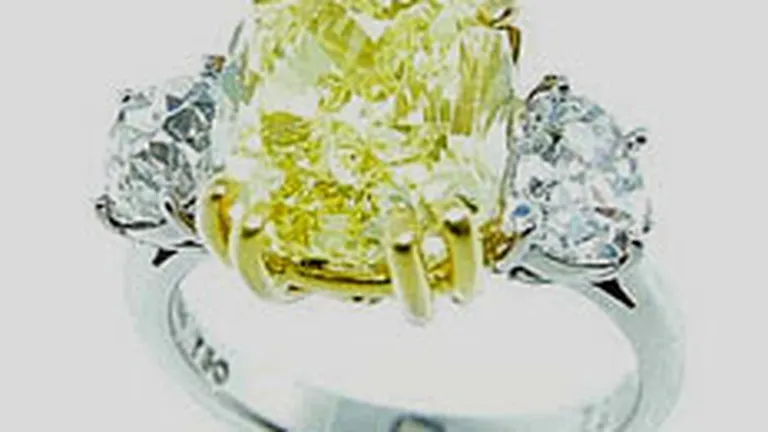 Inel cu diamant, vandut la licitatie pentru 144.000 $ in Chicago