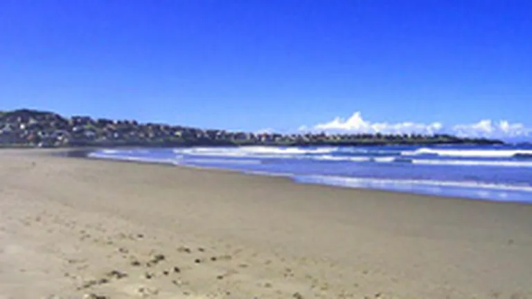 27 de sectoare de plaja de pe litoral vor fi impartite hotelierilor