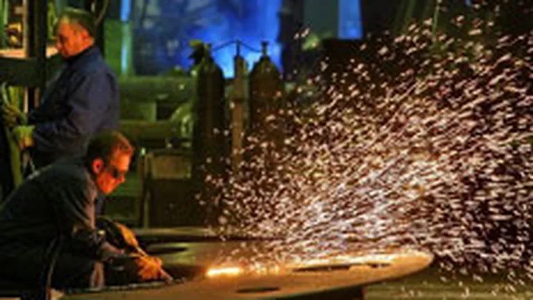 INS: Cifra de afaceri din industrie a scazut cu 16,8% la 4 luni
