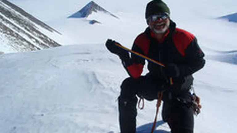 Urmatorul \varf\ de cucerit pentru alpinistul business-man David Neacsu, patronul magazinelor Himalaya: Un mall de articole sportive