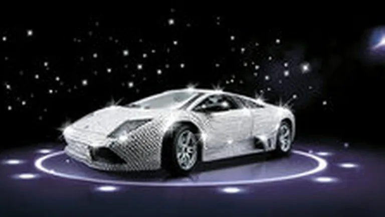 Jucarie de lux: Minimodel Lamborghini cu 7.000 de cristale Swarovski