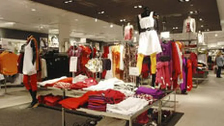 Criza a \dezbracat\ retailerii de fashion de 30% din venituri