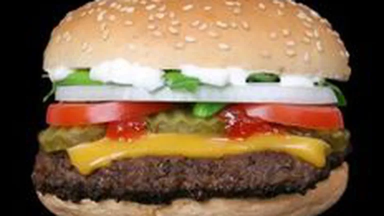 Patronate: Taxa fast-food va scumpi alimentele cu 20% si va  lasa 36.000 de angajati fara job
