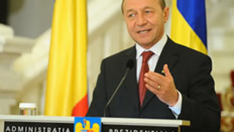 Basescu: Salariile publice scad cu 25%, iar pensiile cu 15%. TVA si cota unica raman neschimbate