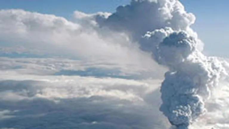 Norul de cenusa vulcanica ar putea perturba traficul aerian in Portugalia