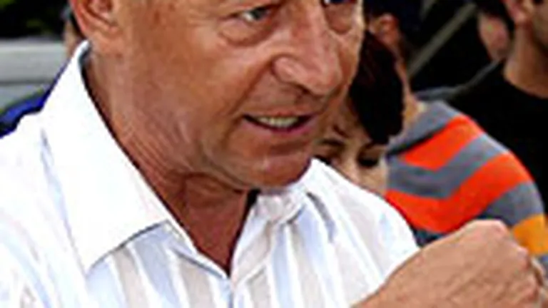Basescu: TVA trebuie \data inapoi jos\, iar pensiile impozitate