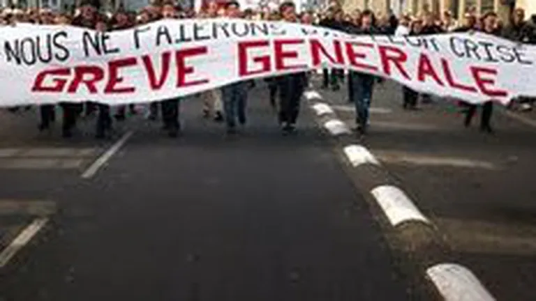 Franta: Sute de mii de participanti la manifestatiile impotriva reformei pensiilor