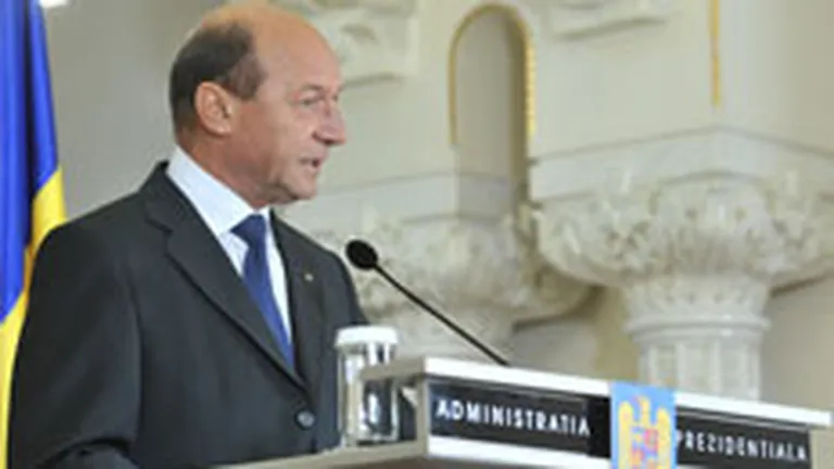 Basescu: Romania a facut tot ce a trebuit in 2010, proba e creditul ce trebuie luat pe 25 noiembrie