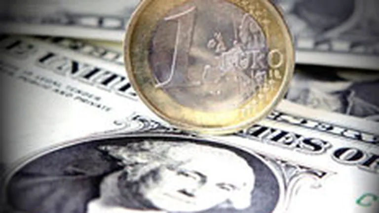 Euro a atins minimul ultimelor doua luni fata de dolar