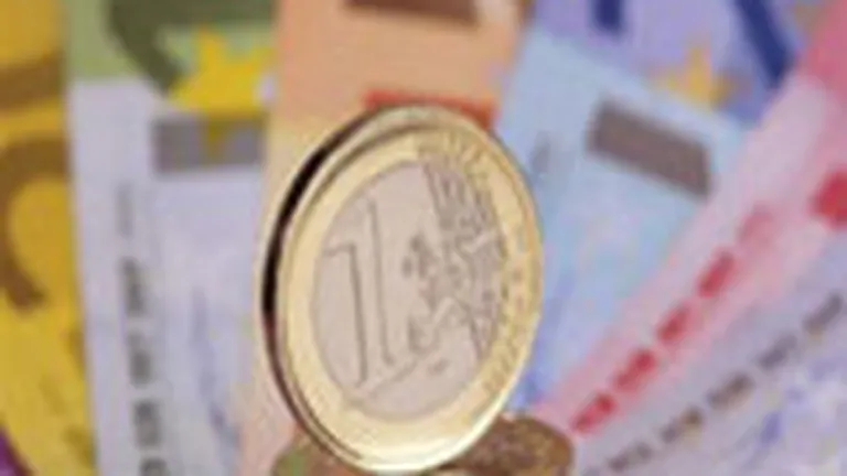 Analisti: Euro ar putea sa mai scada pana la 4 lei