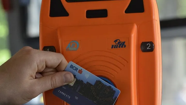 BCR a lansat un card de credit contactless cu aplicatia de transport RATB inclusa