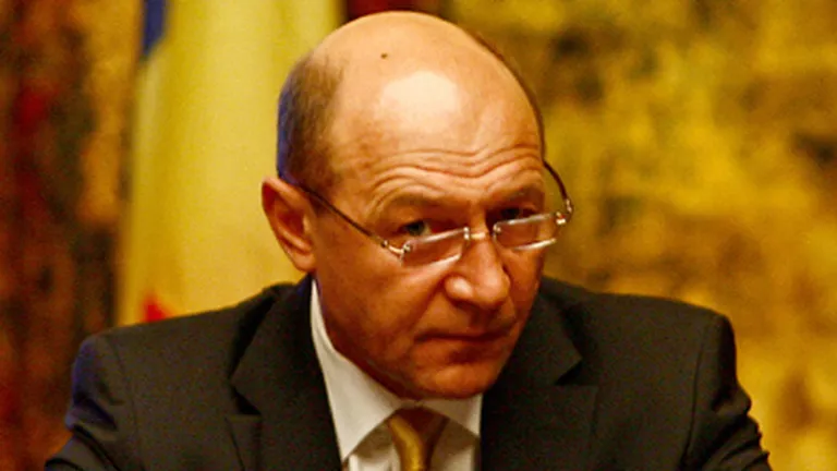 Basescu: Voi cere investitorilor sa bea apa de la Rosia Montana pentru a arata ca nu e toxica