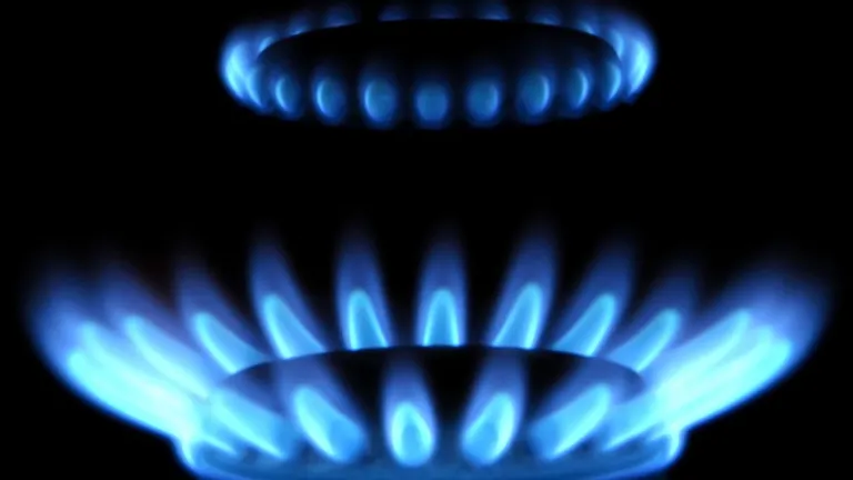 Efectul pervers al gazului in economie: Nu se scumpeste, dar ne arde la buzunar