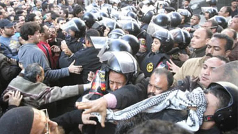 Protestele continua la Cairo. Bilantul violentelor: 2 morti si 750 de raniti