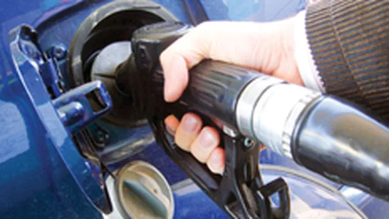 Transportatorii acuza Petrom ca scumpeste carburantii pentru a acoperi amenda de la Concurenta