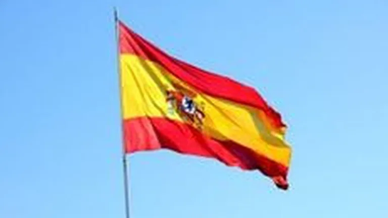 Spania taie pana la 30% din salarii la firmele de stat