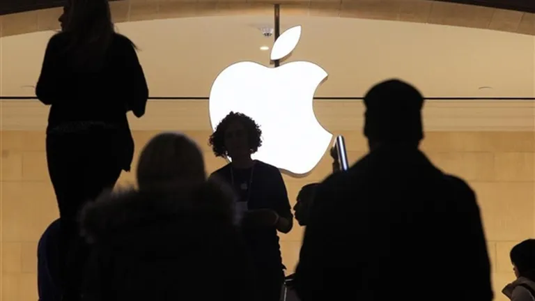 Actiunile Apple ar putea depasi nivelul record de 1.000 de dolari