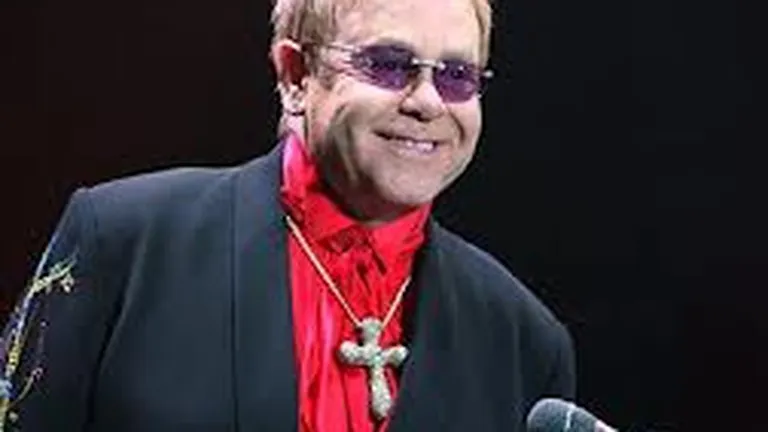 Elton John da in judecata publicatia The Times. Ce articol l-a deranjat pe cantaret