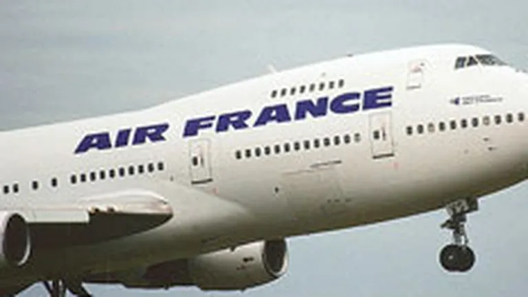 Pasagerii unui avion Air France, rugati sa faca cheta pentru alimentarea cu carburant