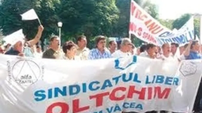 Noi proteste la Oltchim. Angajatii cer demisia liderului sindical