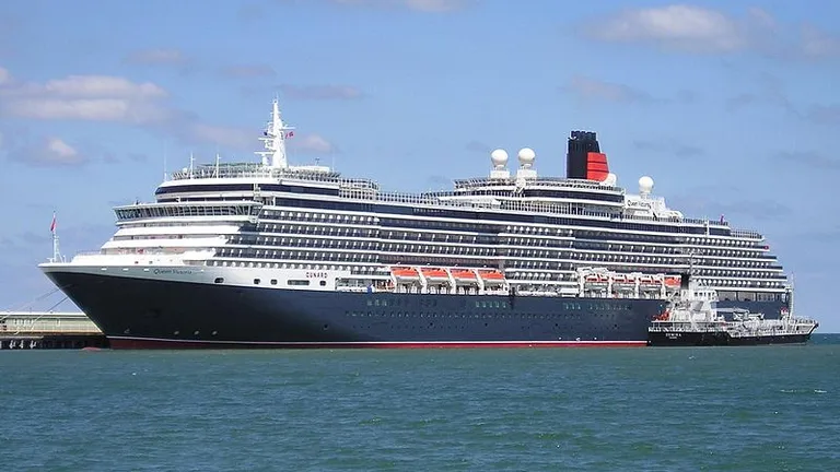 Navele Queen Victoria si Azura vor aduce 7.000 de turisti straini la Constanta