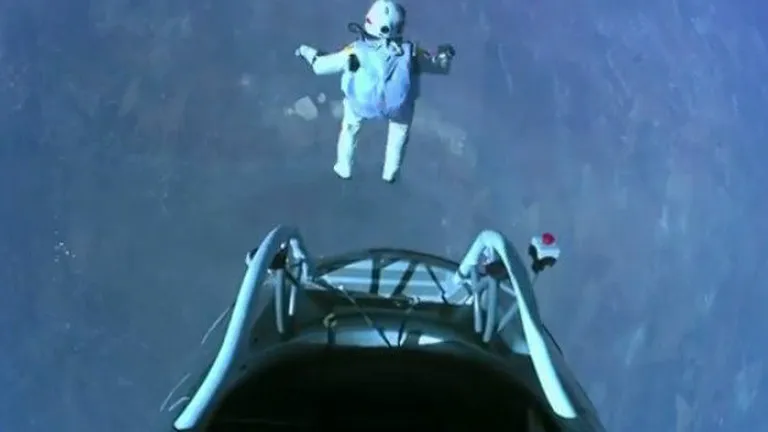 Saltul din stratosfera al lui Felix Baumgartner a stabilit un record de vizualizari pe YouTube