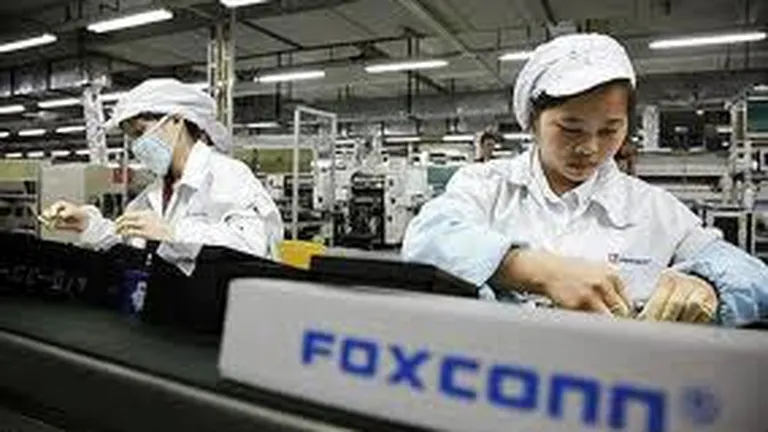 Scandalul Foxconn: Grupul care asambleaza produse Apple, Sony si Nokia recunoaste ca a angajat copii de 14 ani