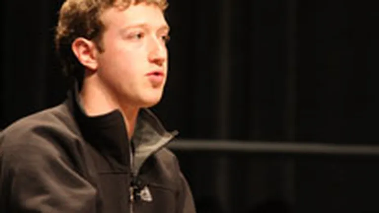 Zuckerberg doneaza actiuni Facebook de 500 mil. dolari unei fundatii