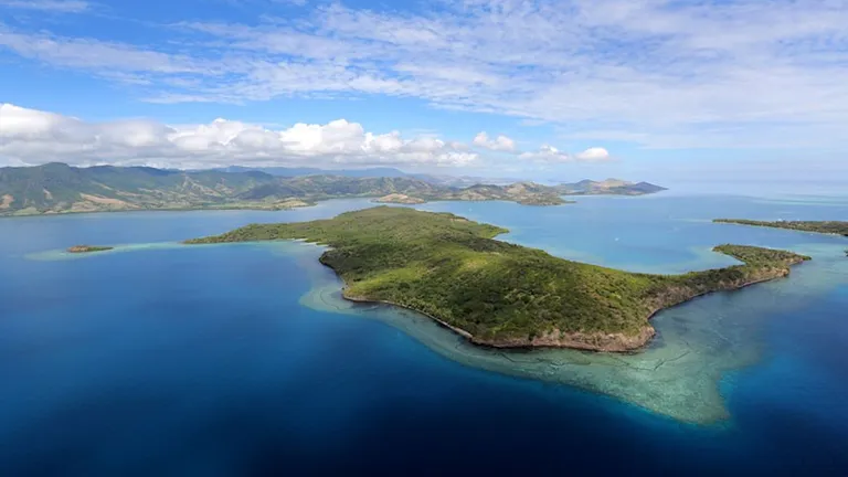 Departe de vacarmul oraselor: Cele mai spectaculoase insule de vanzare (Foto)