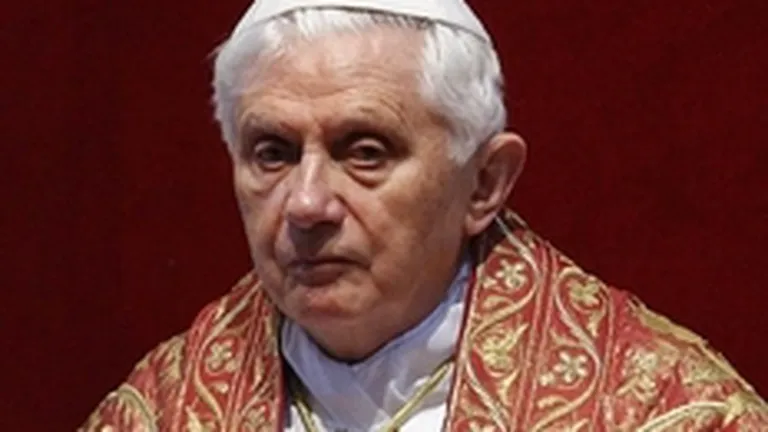 Motivul pentru care Papa a demisionat ar putea fi un raport secret