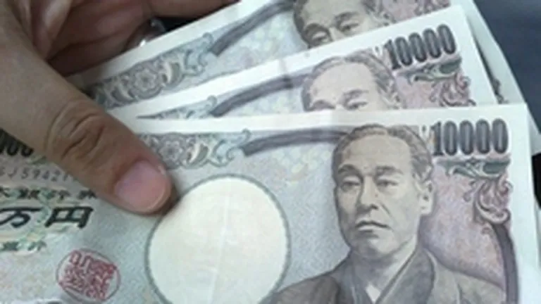 Cine castiga miliarde de euro de pe urma deprecierii yenului
