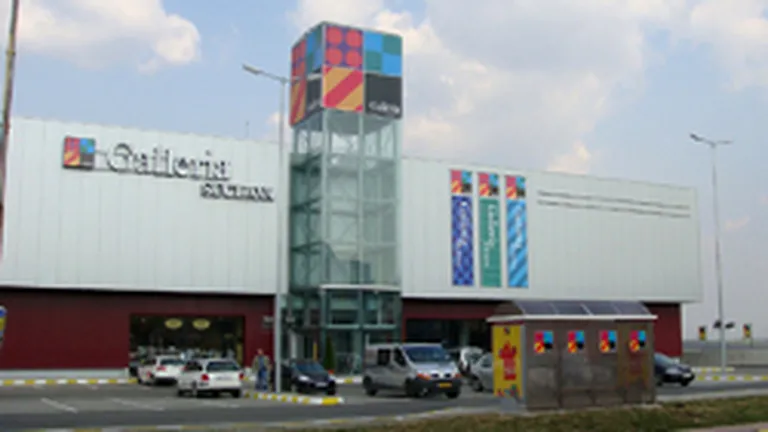 Mallul Galleria din Suceava e pe jumatate gol, dar nu se inchide
