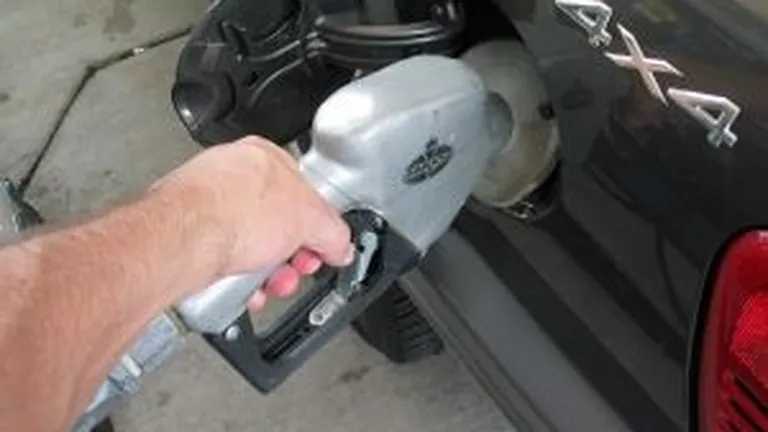 De ce ar trebui sa se ieftineasca benzina