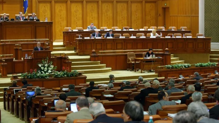 Parlamentul i-a validat pe membrii Consiliului Autoritatii de Supraveghere Financiara