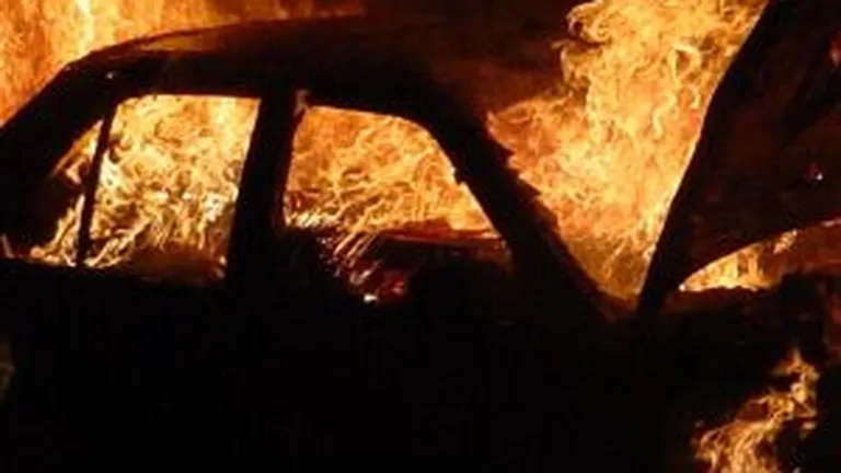 O masina a luat foc pe autostrada A2, la 20 km de Bucuresti