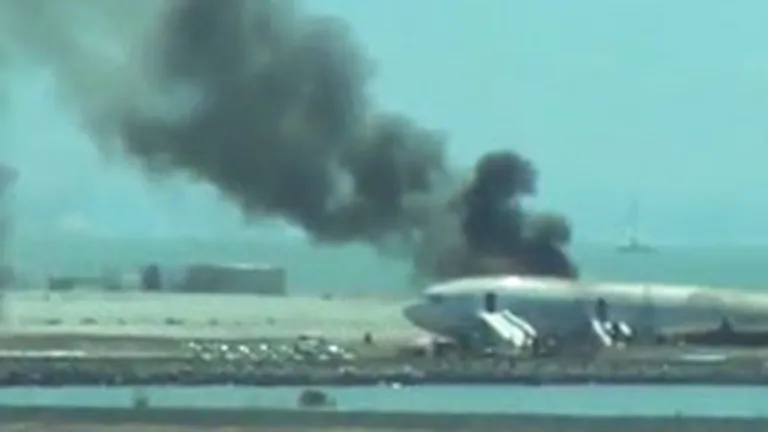 San Francisco: Un avion s-a prabusit la aterizare si a luat foc. 2 persoane au murit