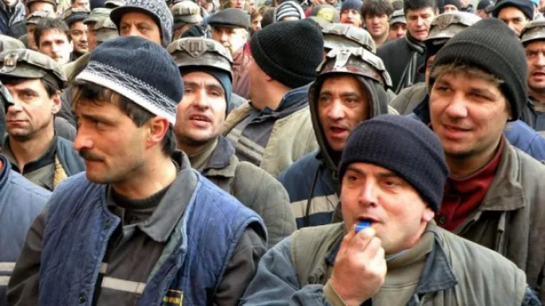 Peste 1.000 de mineri, blocati in subteran