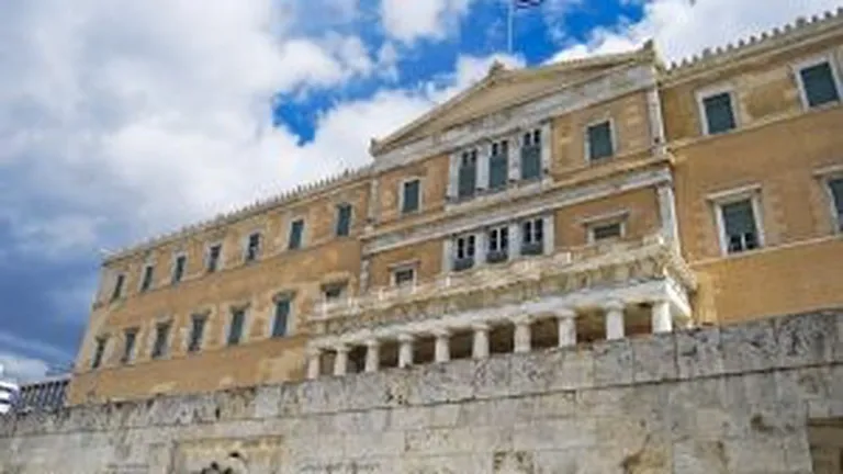 Grecia adopta de urgenta un plan pentru a se asigura de imprumutul UE-FMI