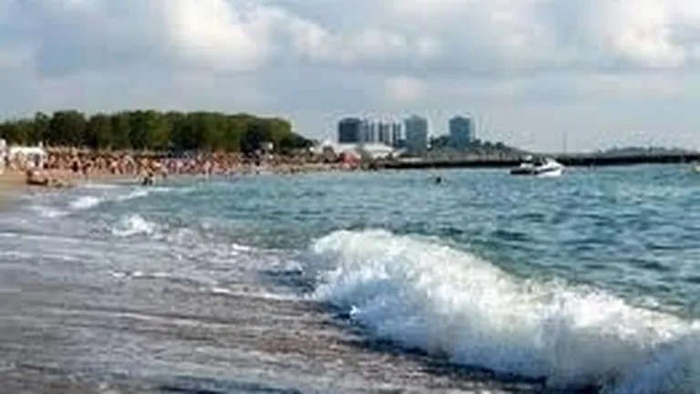 Numar record de turisti pe litoralul romanesc in acest sezon estival