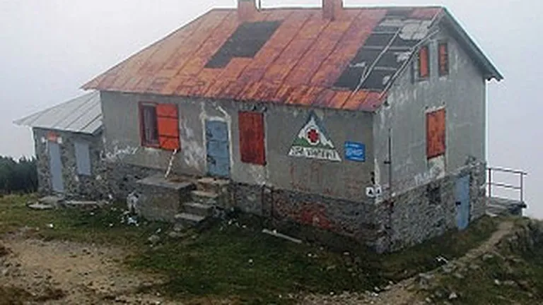 Interese la 2.000 m altitudine: Cantonul Jepi din Bucegi se vinde cu strigare