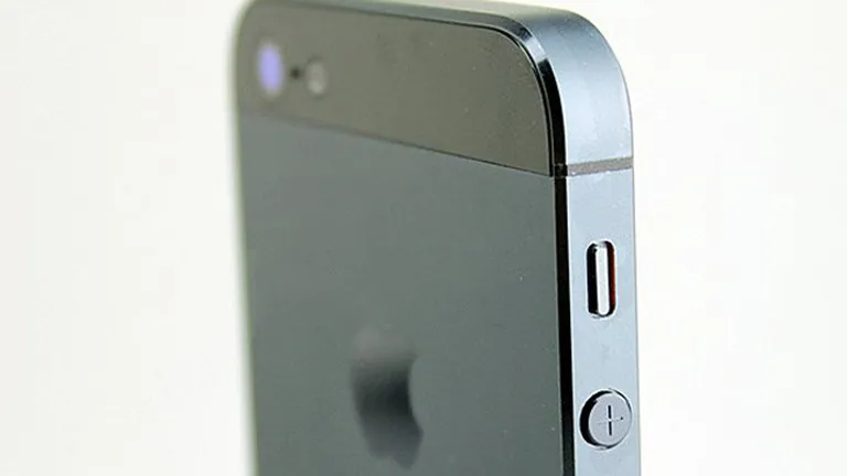 Apple lanseaza noul iPhone 5S si un model mai ieftin, botezat 5C