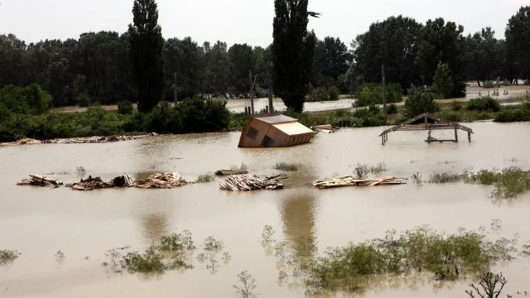 350 de case din Slobozia Conachi si Cuza Voda au fost inundate, dupa o deversare controlata