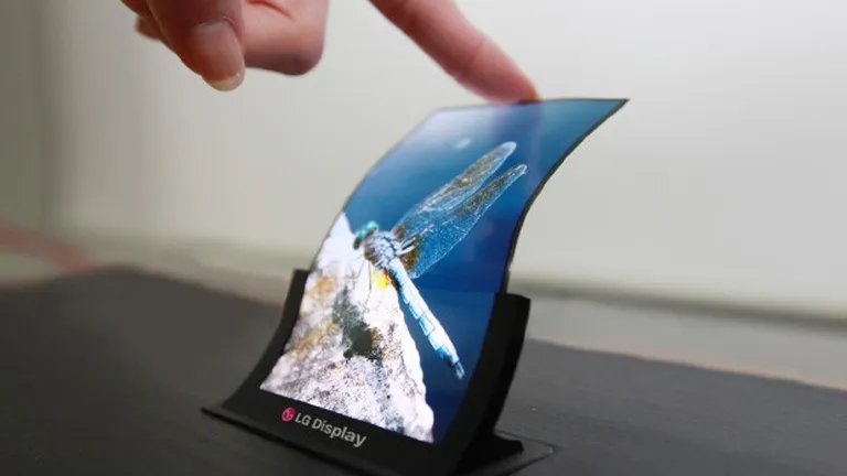 G Flex. LG pregateste primul telefon cu ecran flexibil OLED