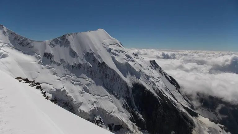 Altitudinea varfului Mont Blanc a fost revizuita in scadere