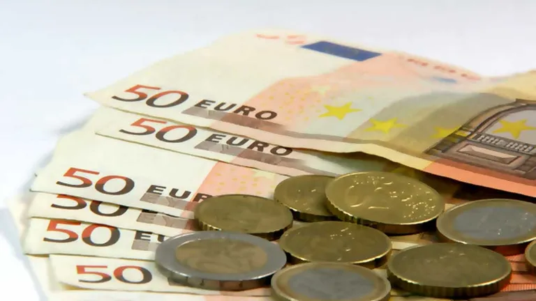 Irlanda va deveni in decembrie prima tara care va incheia programul de salvare cu UE si FMI